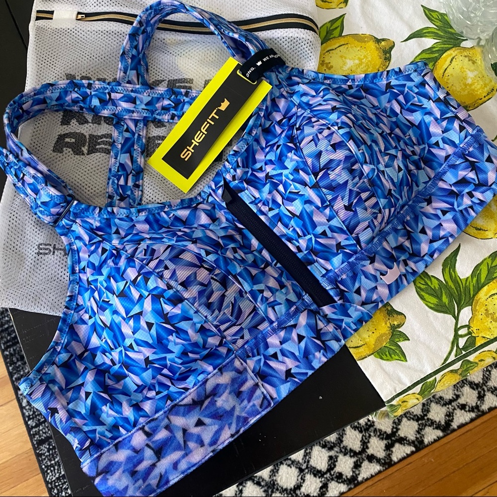 🆕️SHEFIT Ultimate Sports Bra Size 1Luxe in Prism Blue